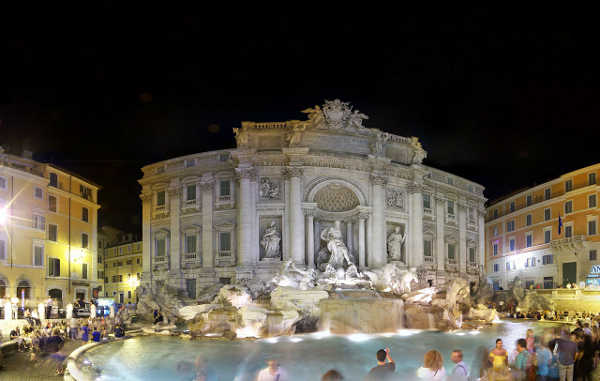 Nachts am Trevi Brunnen